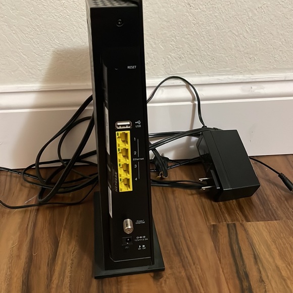 NETGEAR Cable Modem - Picture 3 of 6